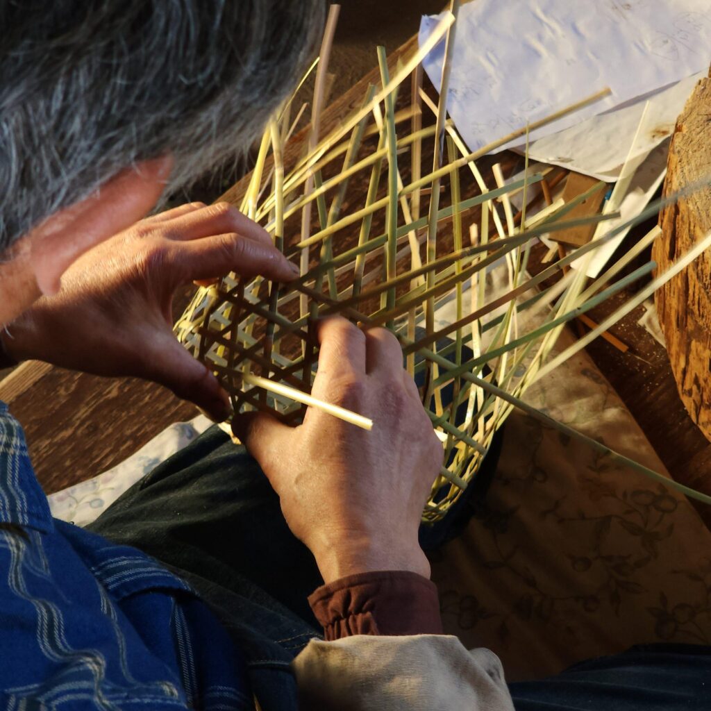 【Hifu Town/Craft Experience】Collecting Chishima bamboo with craftsmen from the northern bamboo workshop  coffee time with a spectacular view