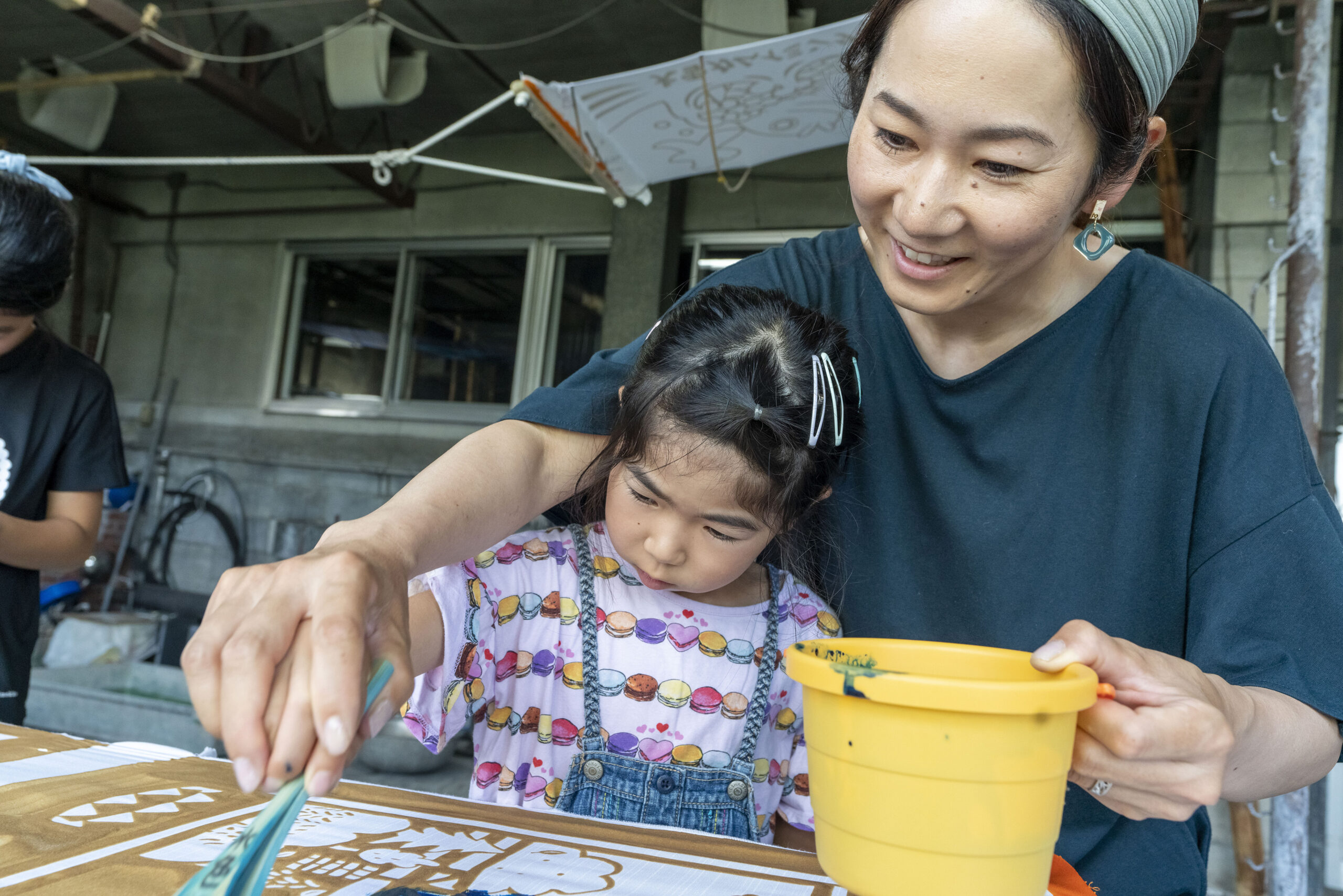 【旭川駅周辺・親子で楽しむ】近藤染工場で「刷毛引き本染め」風呂敷作り（2人1組）