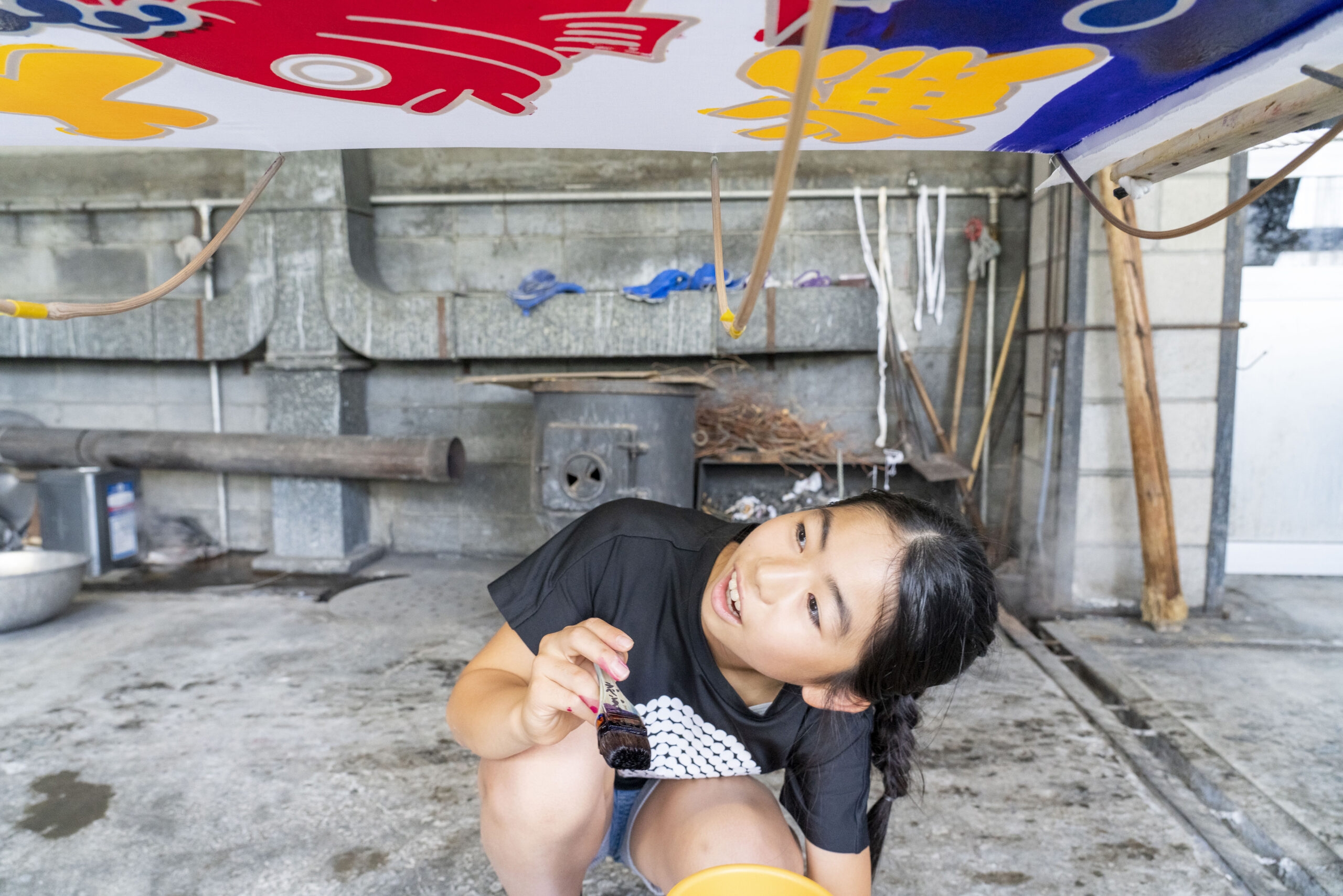 [아사히카와역 주변] 곤도 염색 공장에서 ‘붓으로 그린 책 염색’ 오리지널 후로시키를 만듭니다