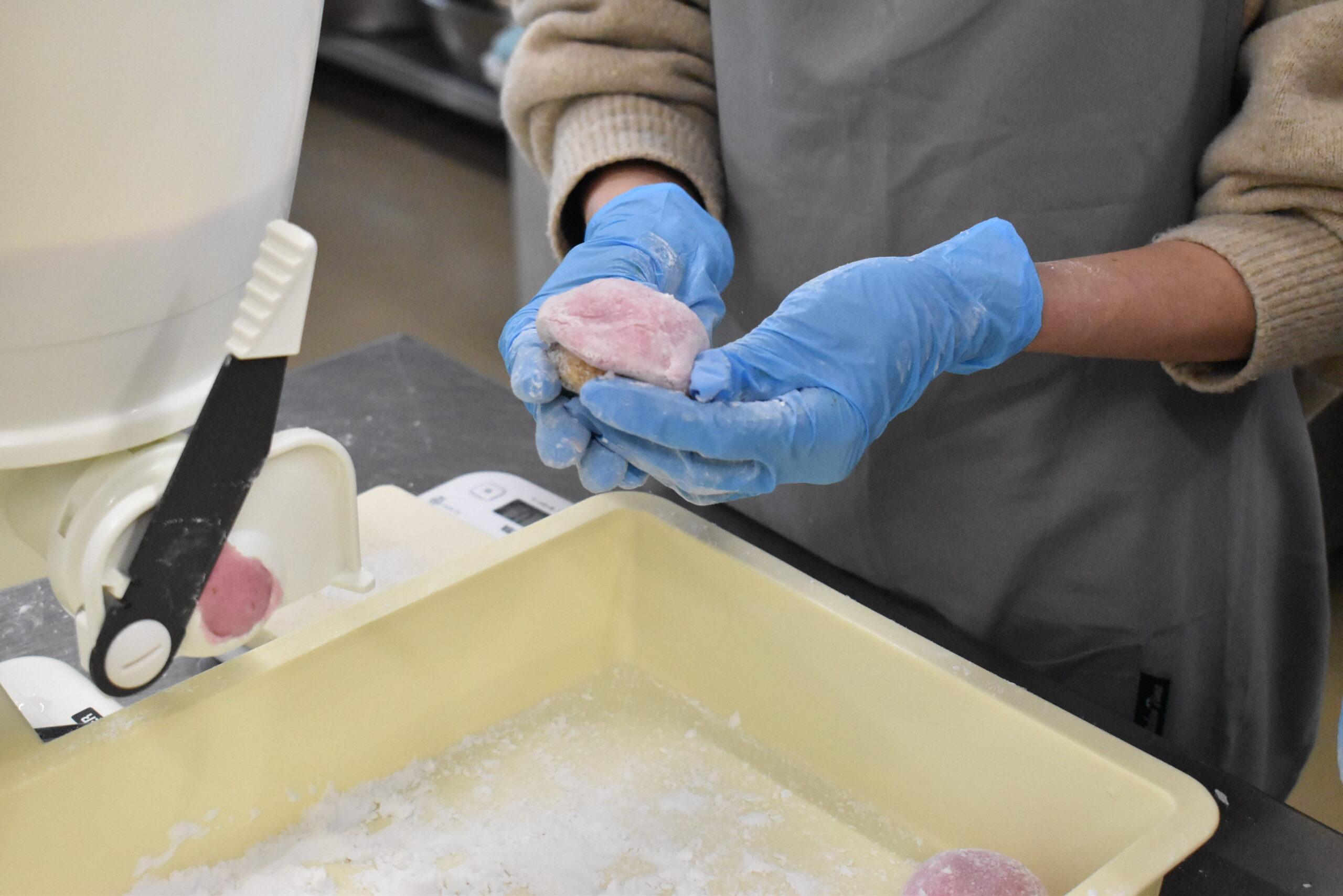 【Kamikawa Town/Japanese confectionery making】Experience making rice balls and daifuku at Mochigo and Mom
