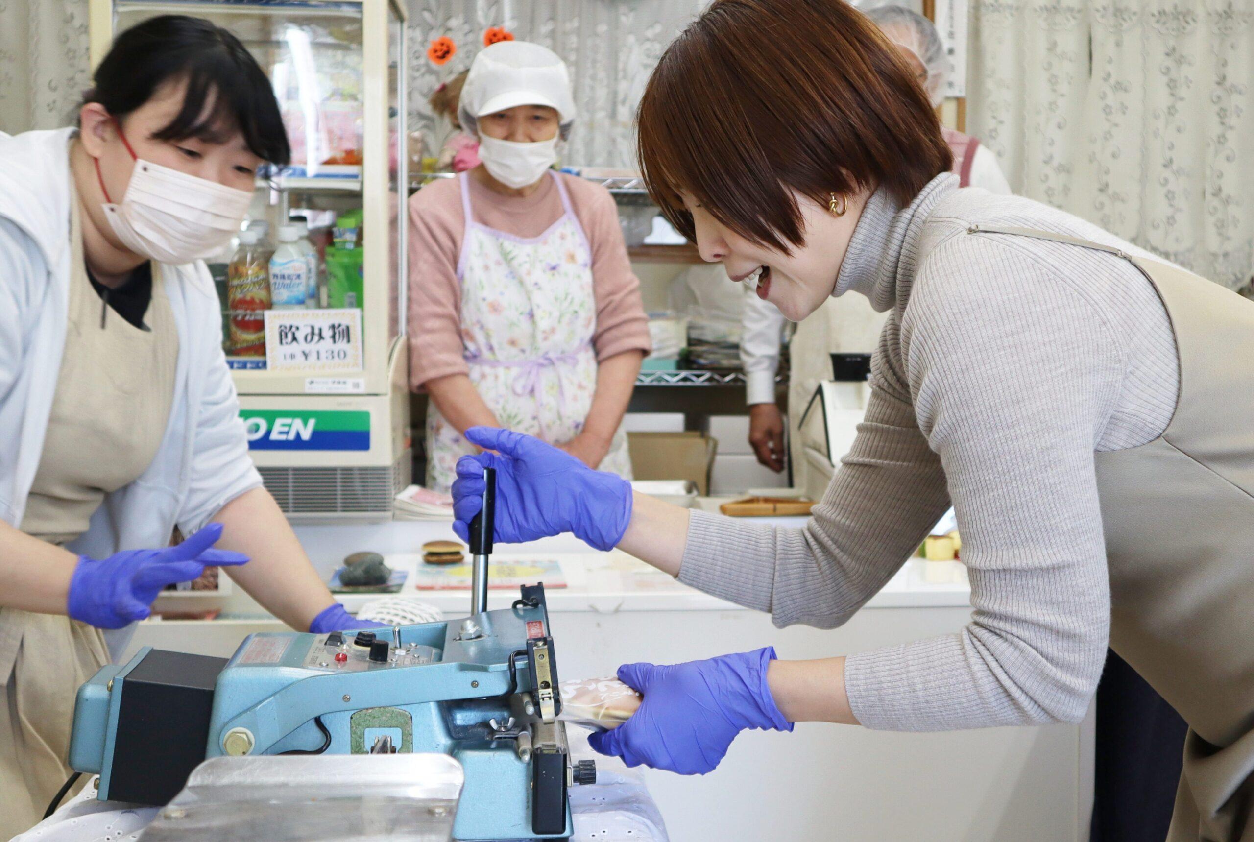 【Asahikawa Japanese confectionery making】Experience making dorayaki at the long-established confectionery shop “Nichirin”
