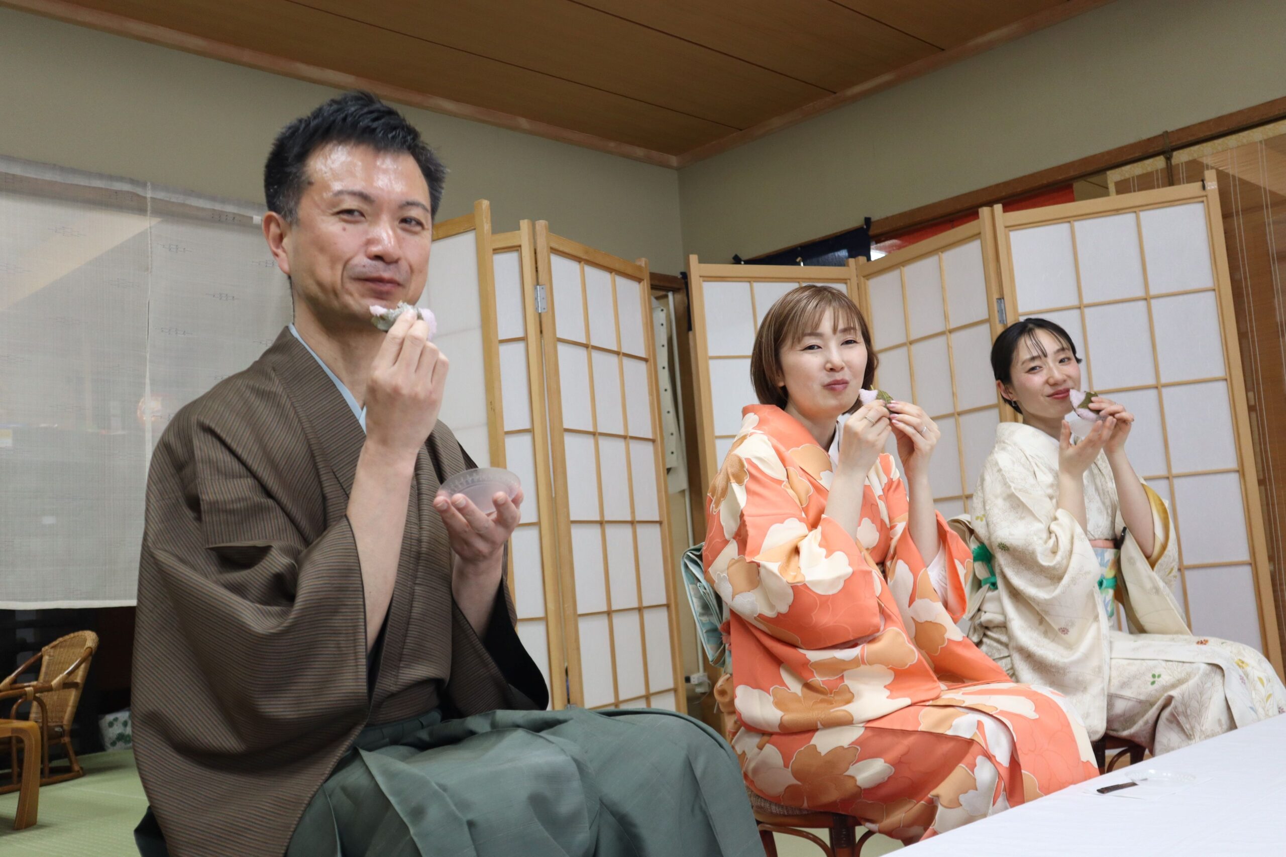 【旭川・買物公園】創業100年を超える目黒呉服店で着付け＆茶道体験