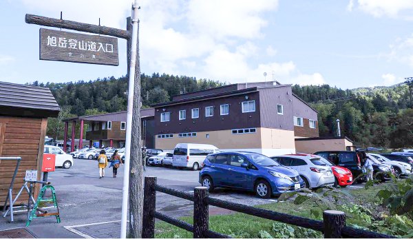 入口入って右側に行く