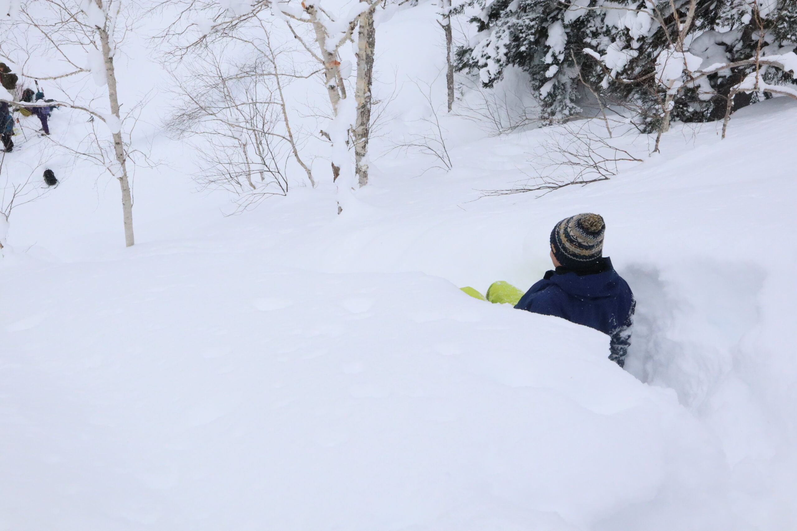 旭岳にてジオツアー「旭岳で尻滑り！！」を実施しました。