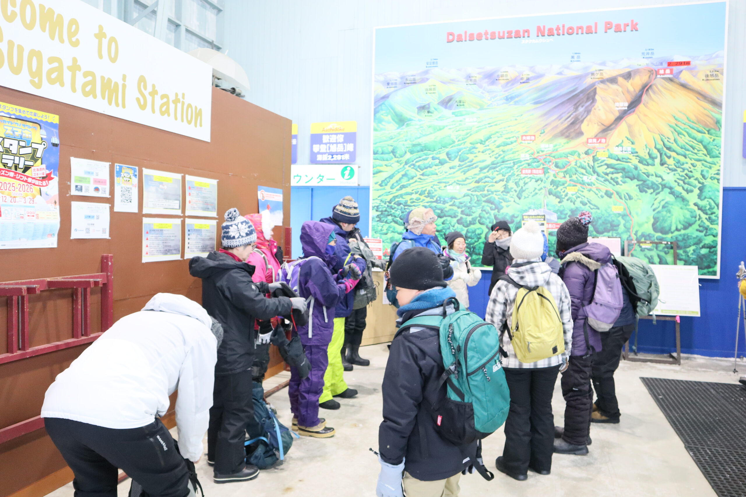 旭岳にてジオツアー「旭岳で尻滑り！！」を実施しました。