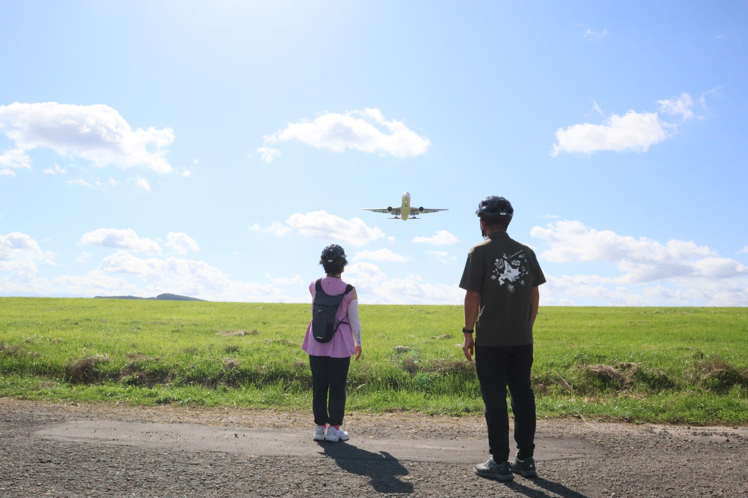 【9月5日空フェスの限定！旭川空港発】電動自転車で果てしない空と丘のパノラマへ！レベルで選べる1DAYサイクリングツアー